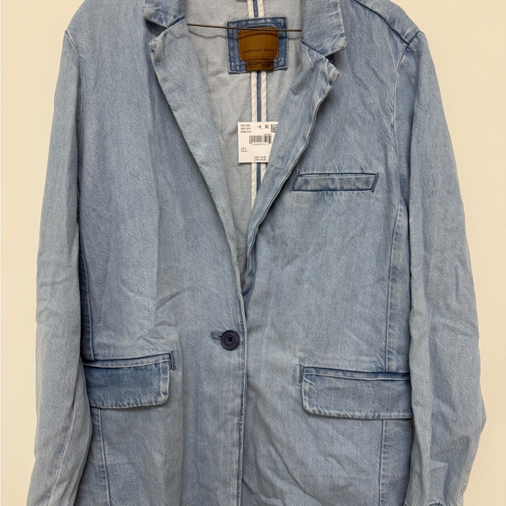 American Eagle Outfitters Light Blue Denim Jacket. Sise L.